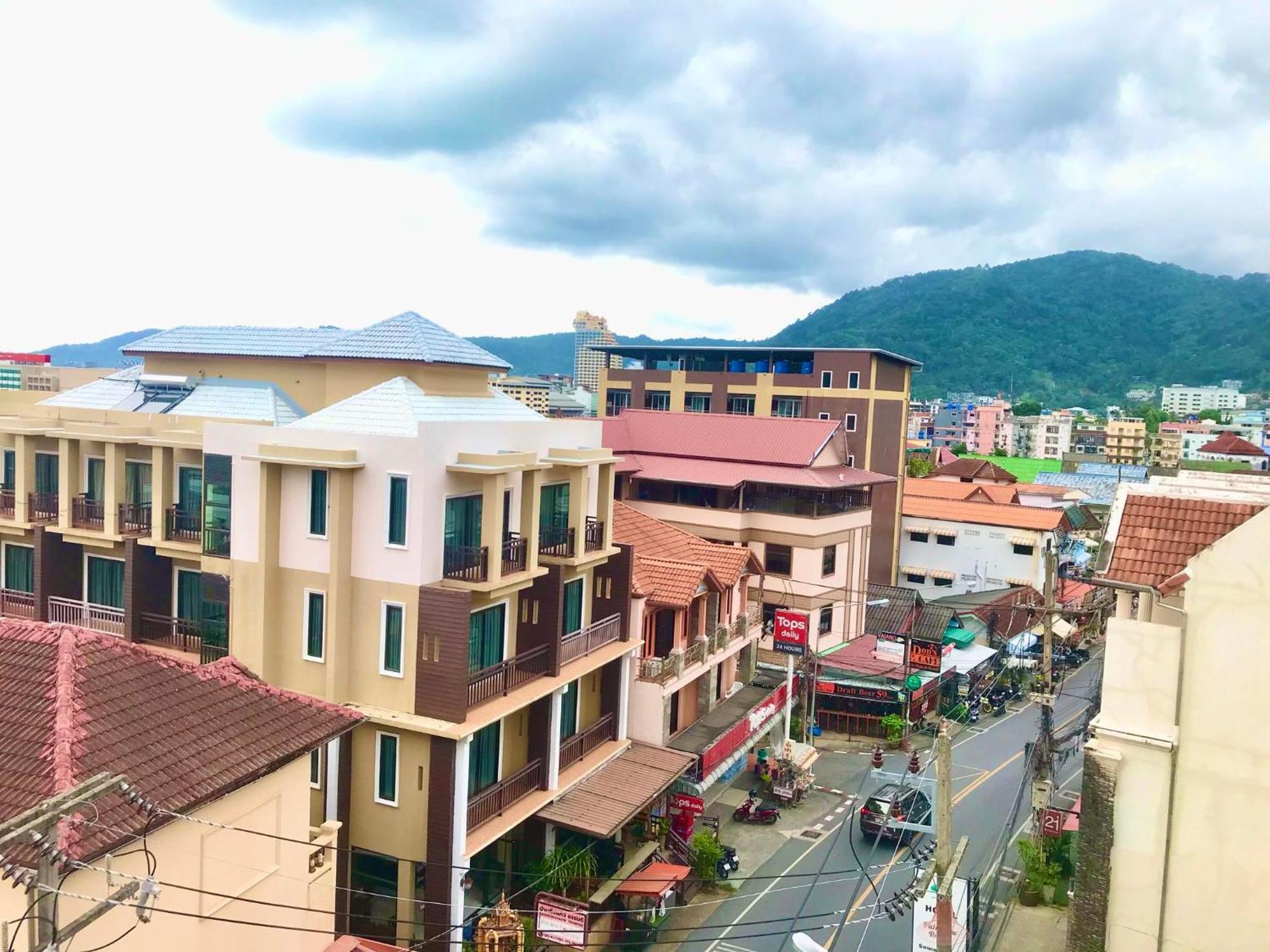 The Luka Guesthouse And Restaurant Patong Eksteriør billede